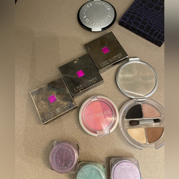 Bundle of eyeshadow palettes and blushes - Picture 2 of 5